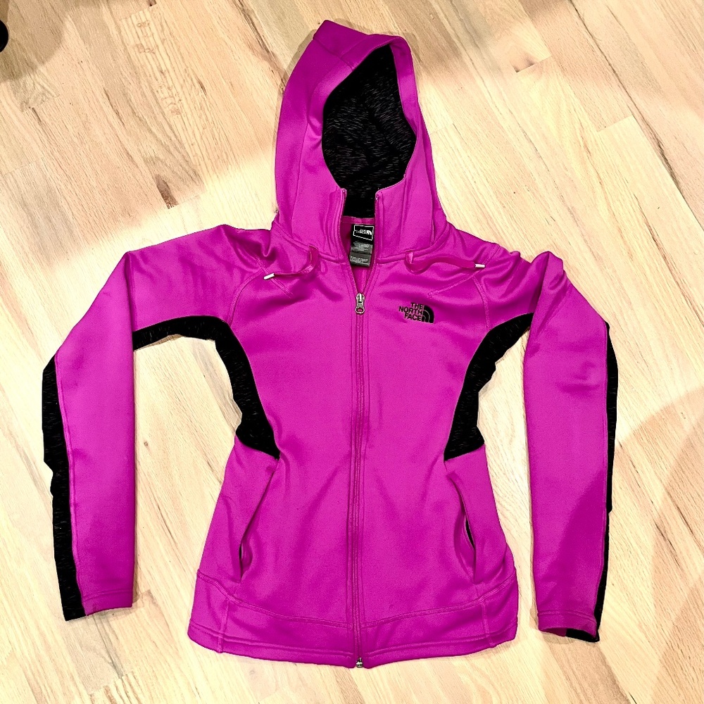 Woman’s North Face hoodie fleece
